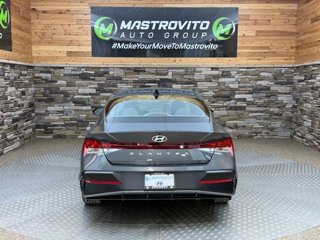 Used 2024 Hyundai Elantra SEL w/ Convenience Package FWD image 8
