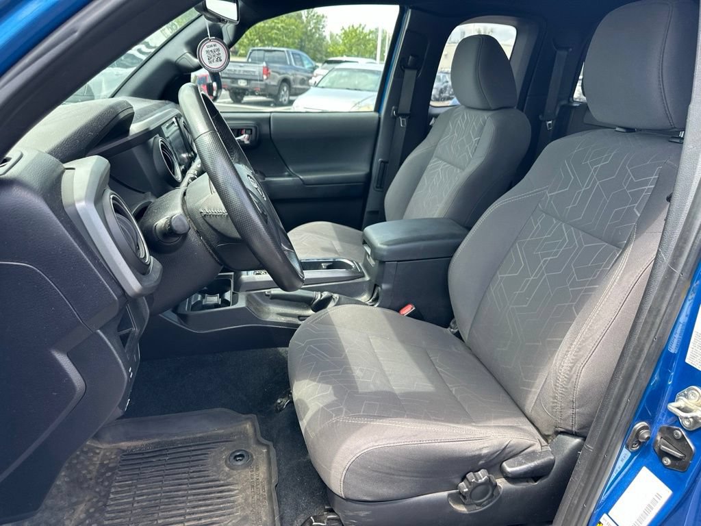Used 2016 Toyota Tacoma TRD Off-Road w/ Towing Package AWD/4WD image 15