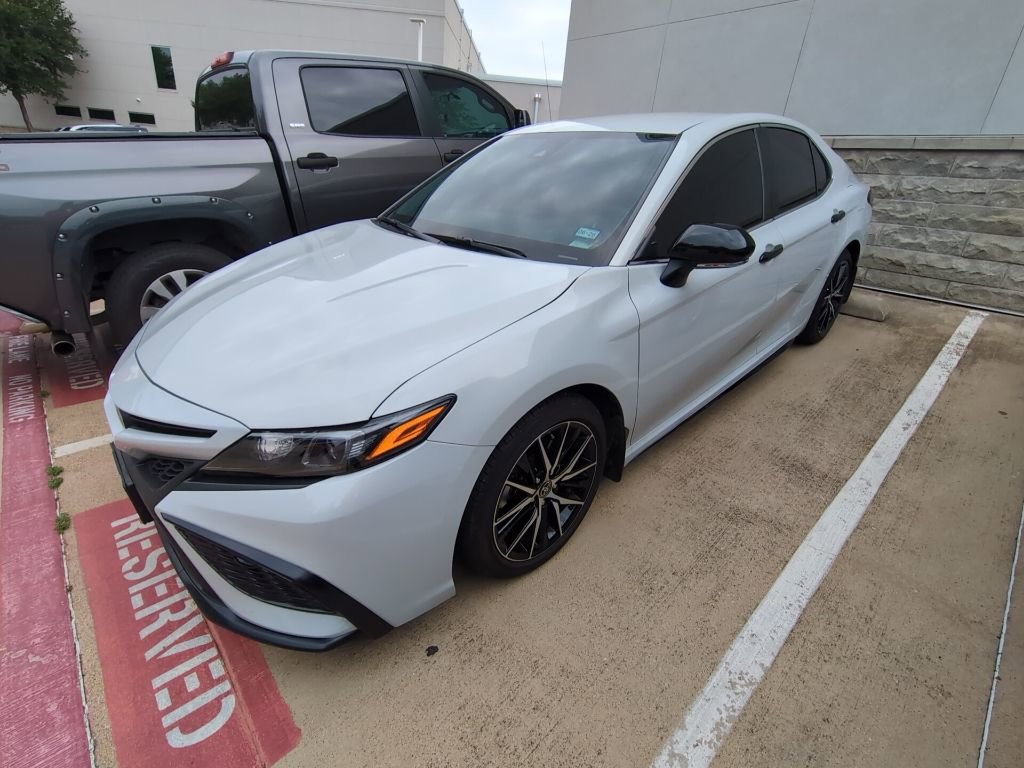 Used 2023 Toyota Camry SE w/ Convenience Package FWD image 2