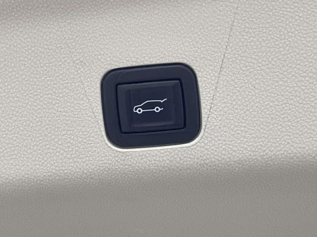 Used 2022 Cadillac Escalade Sport Platinum image 11