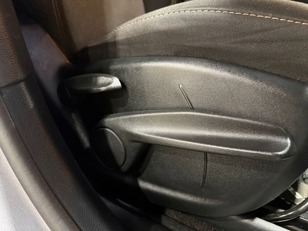 Used 2018 Jeep Cherokee Latitude w/ Cold Weather Group image 14