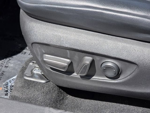 Used 2022 Toyota Highlander XLE AWD/4WD image 19