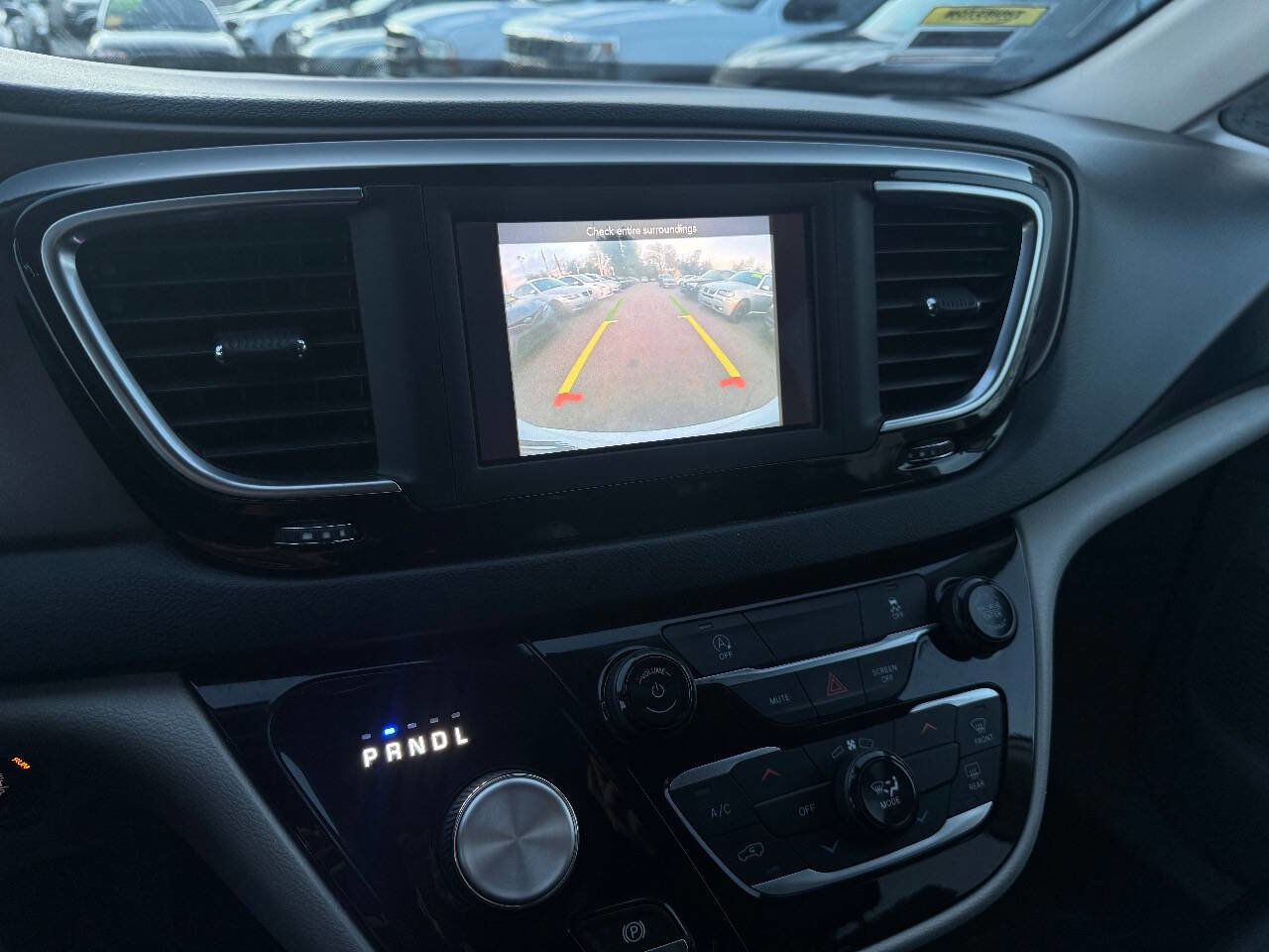 Used 2021 Chrysler Voyager Lxi image 14