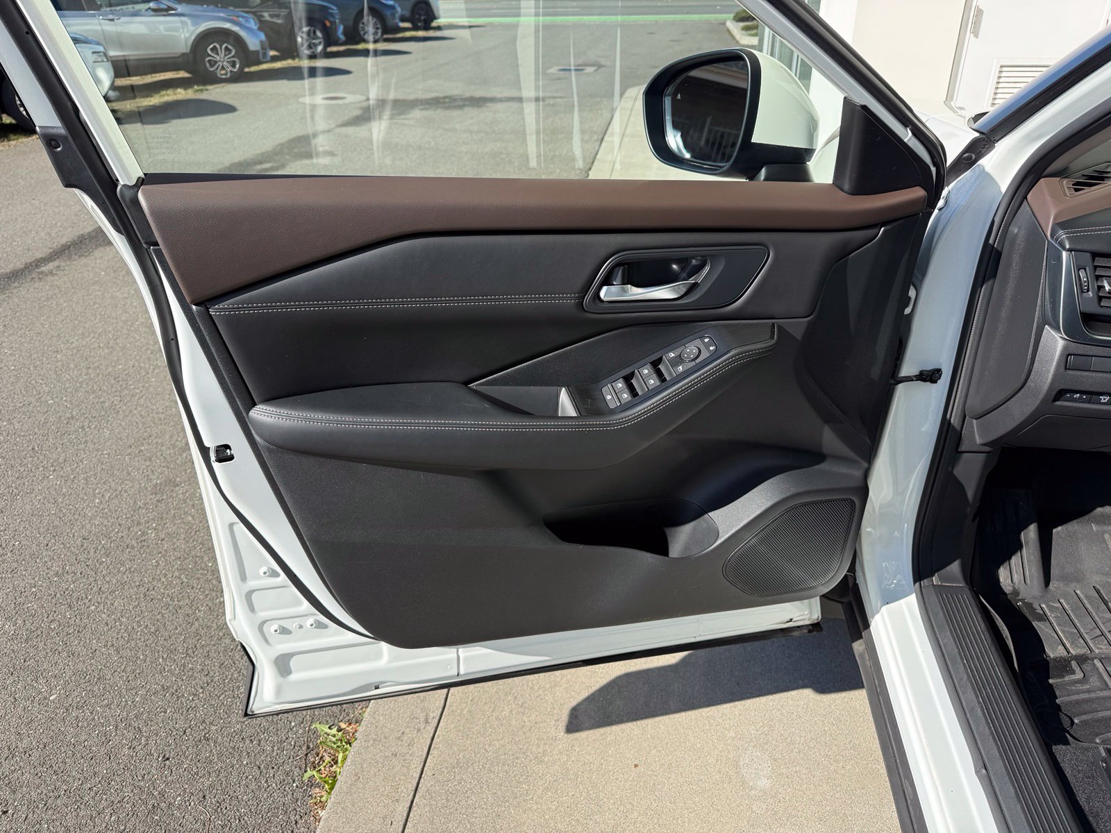 Used 2023 Nissan Rogue SV w/ SV Premium B Package AWD/4WD image 11