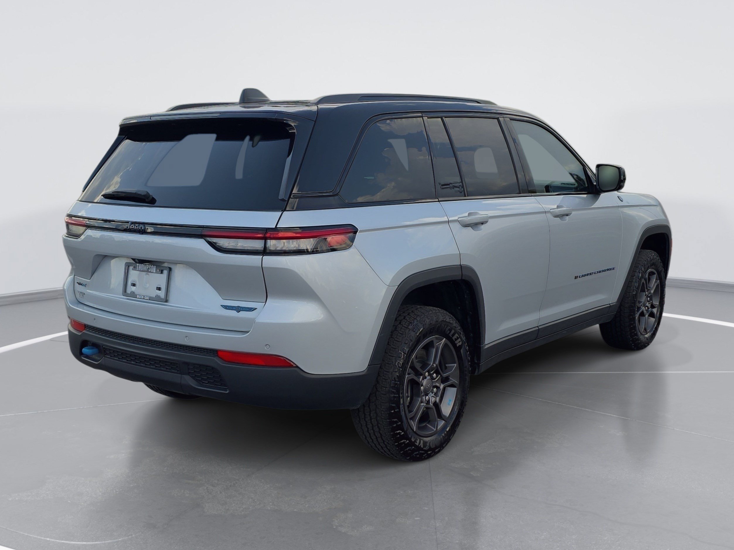 Used 2024 Jeep Grand Cherokee Trailhawk AWD/4WD image 3