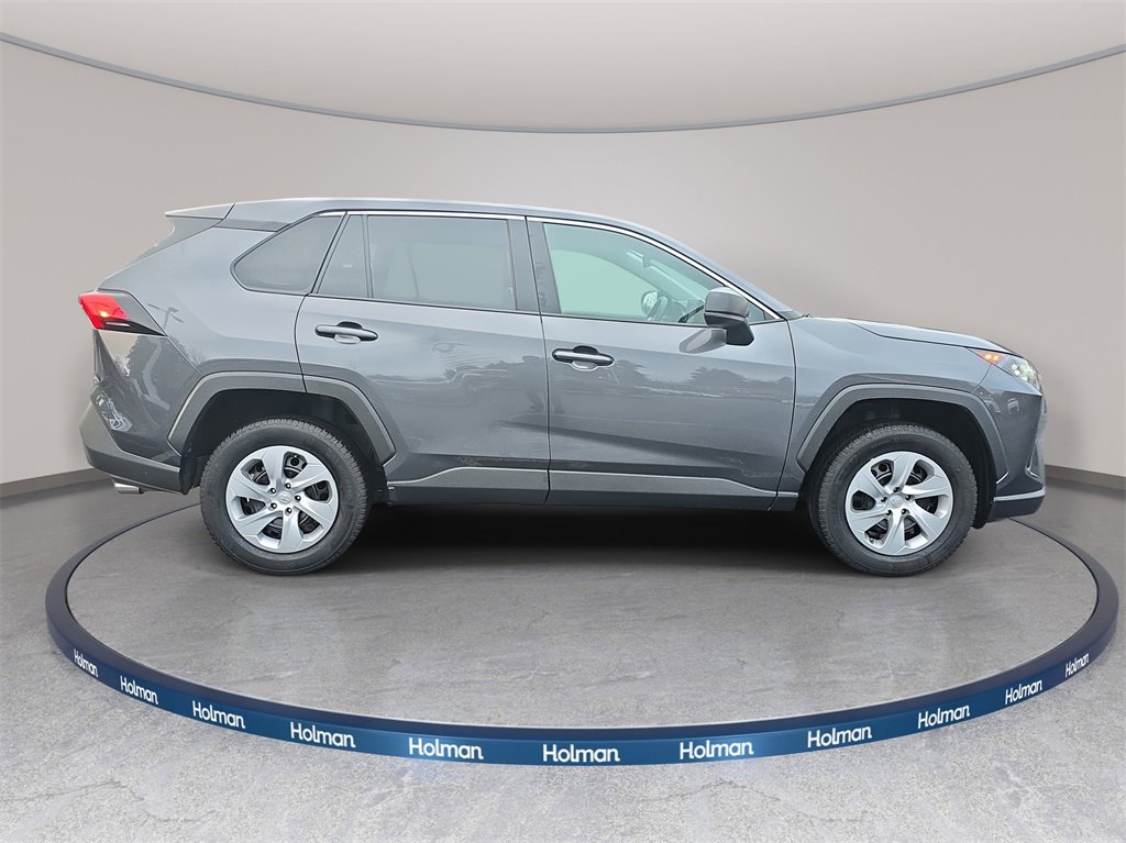 Used 2022 Toyota RAV4 LE image 5