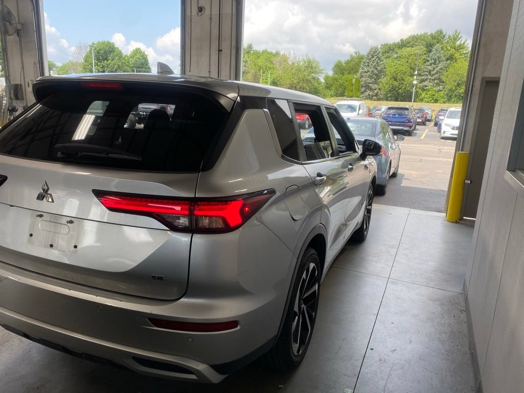 Used 2024 Mitsubishi Outlander SE FWD image 4