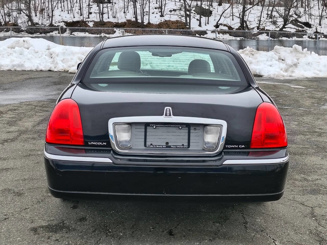 Used 2009 Lincoln Town Car Signature Limited image 6