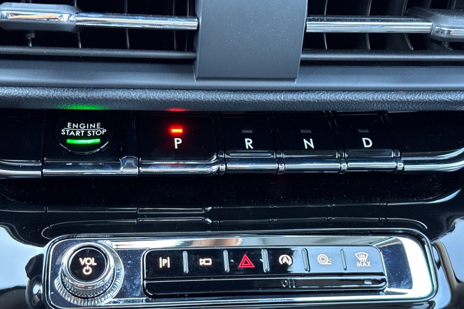 New 2025 Lincoln Corsair Reserve w/ Equipment Group 202A image 21