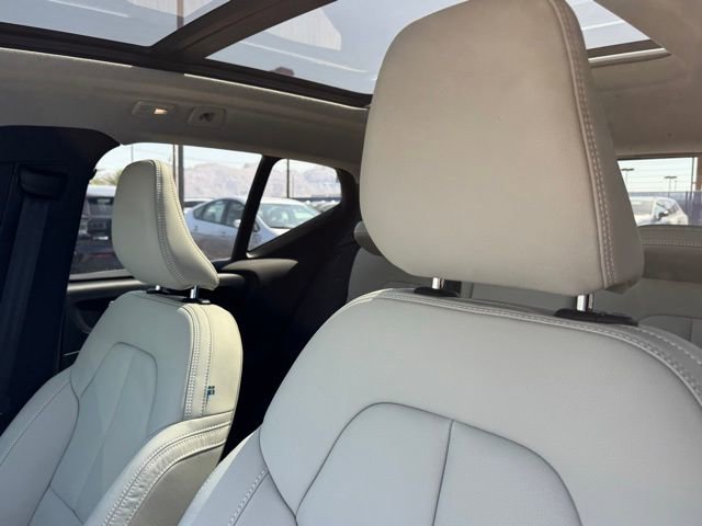 New 2026 Volvo XC40 B5 Plus w/ Protection Package Premier AWD/4WD image 18