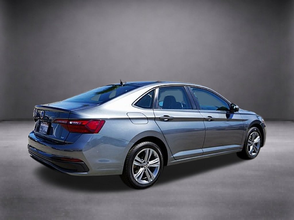 Used 2024 Volkswagen Jetta SE FWD image 4