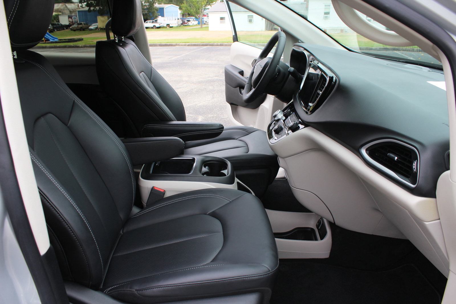 Used 2024 Chrysler Pacifica Select image 53