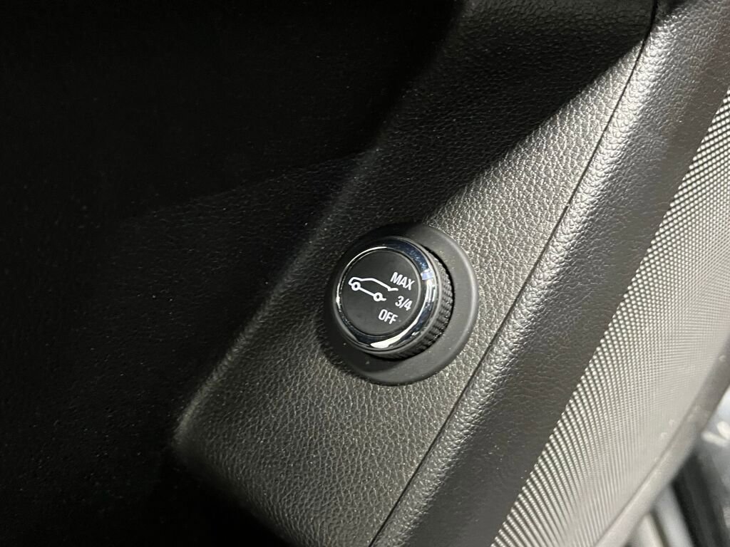 Used 2020 Chevrolet Traverse LT image 18