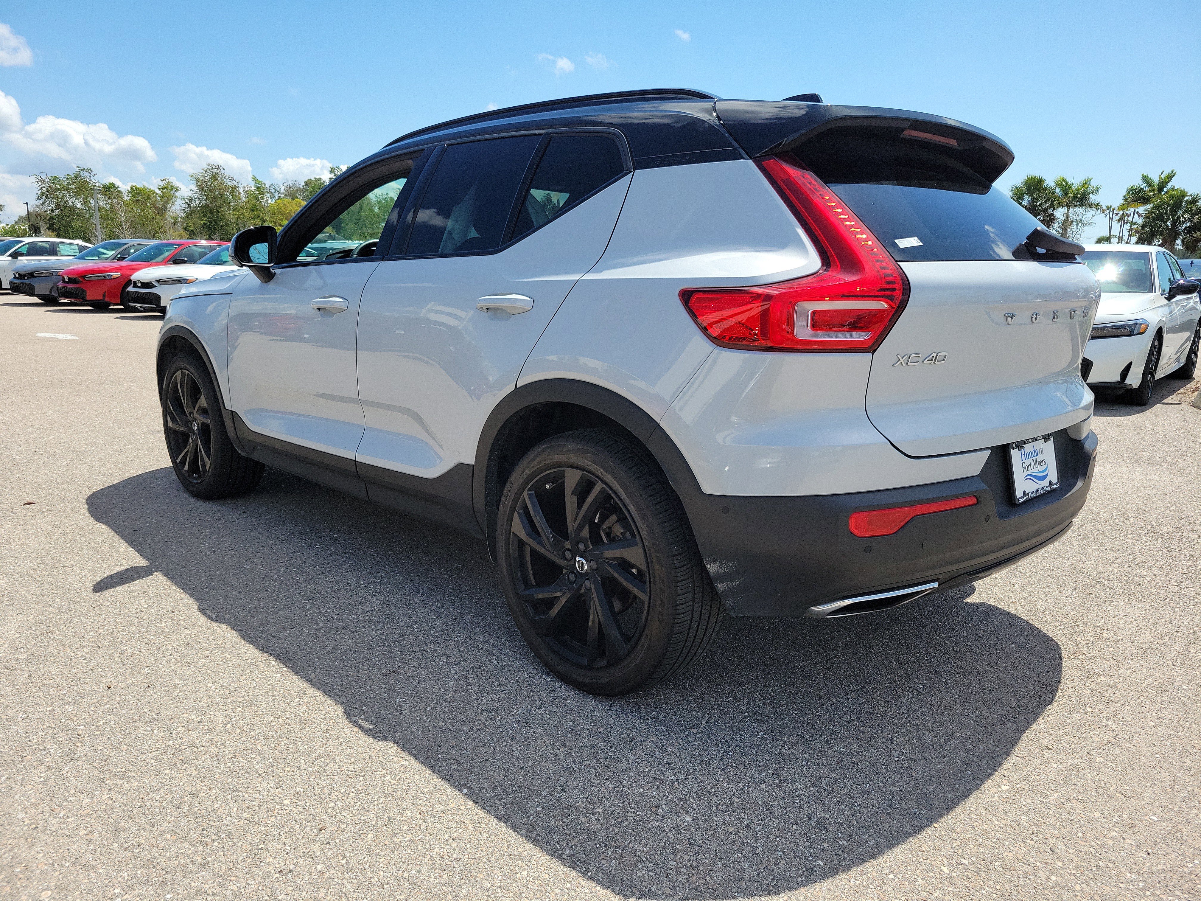 Used 2020 Volvo XC40 T4 R-Design w/ Protection Package Premier image 3
