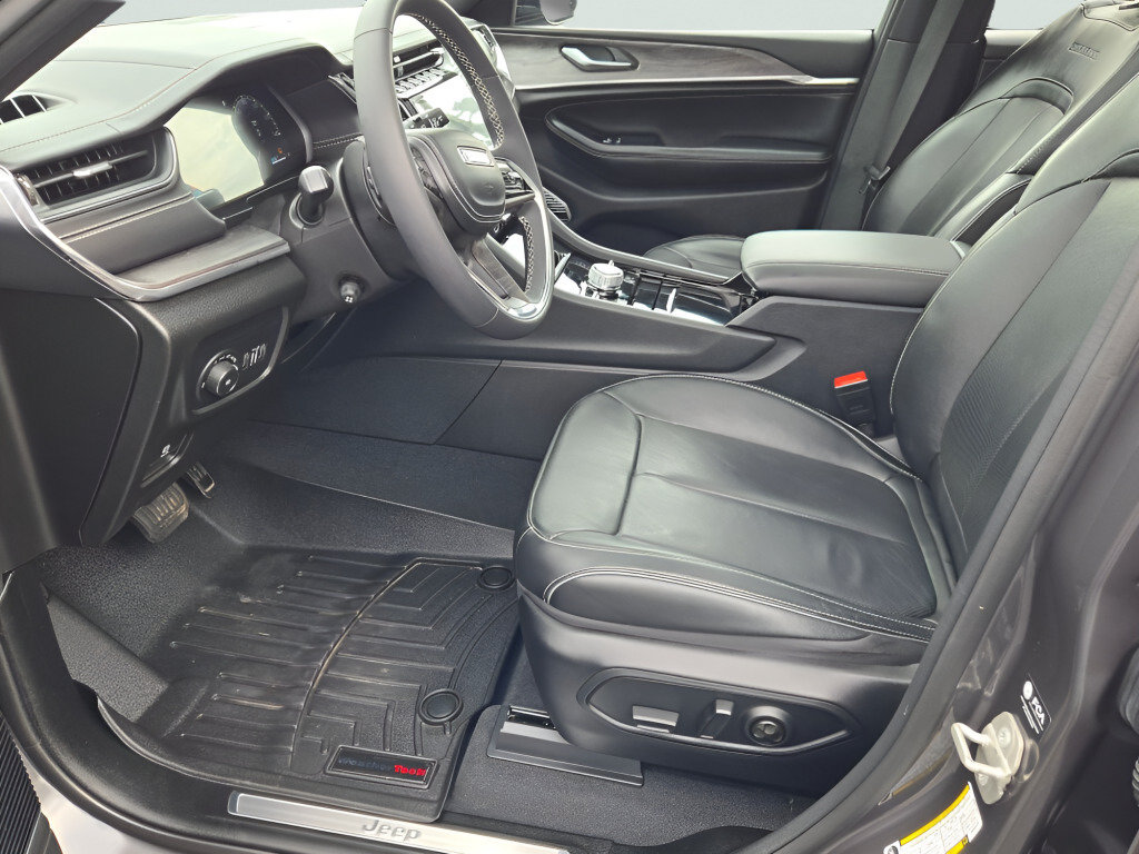 Certified 2023 Jeep Grand Cherokee Overland AWD/4WD image 28