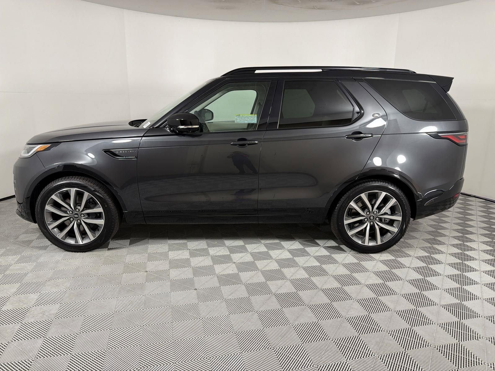 New 2026 Land Rover Discovery Limited Edition image 2
