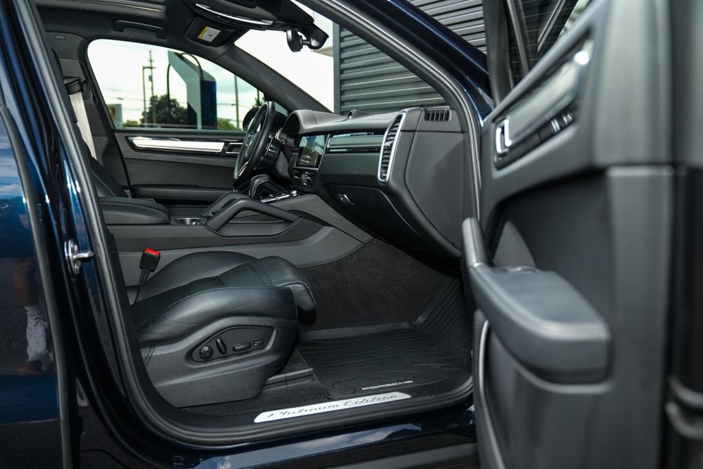 Certified 2023 Porsche Cayenne Platinum Edition AWD/4WD image 34