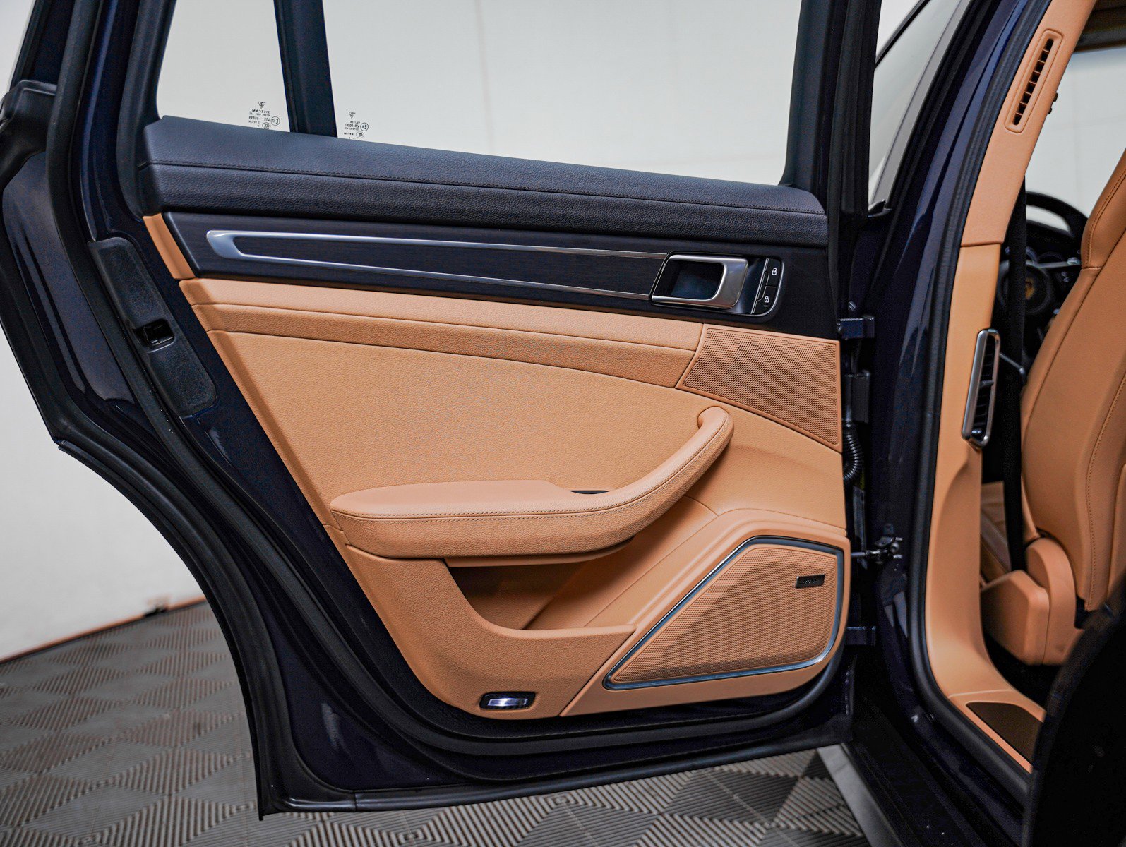 Certified 2023 Porsche Panamera Platinum Edition image 26