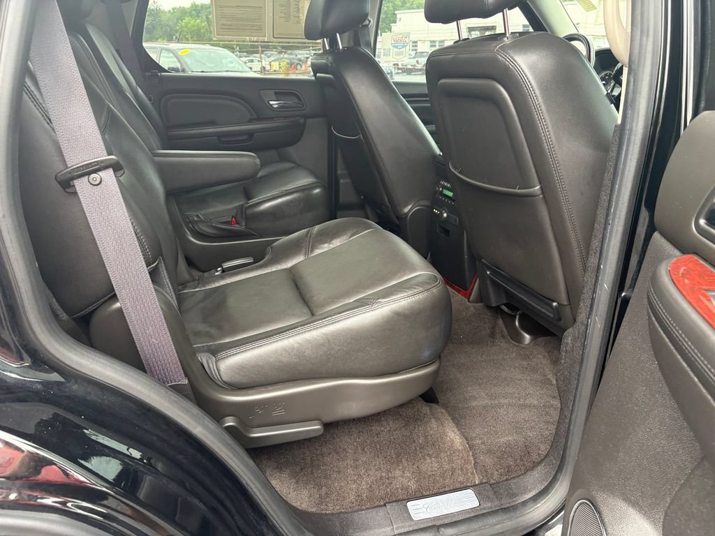 Used 2014 Cadillac Escalade Luxury AWD/4WD image 12