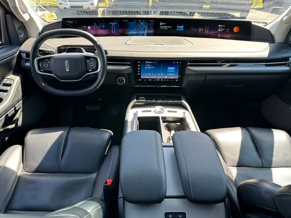 Used 2025 Lincoln Navigator Reserve AWD/4WD image 16