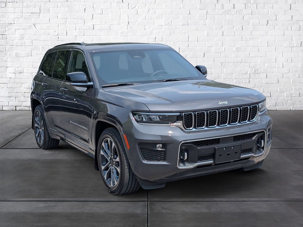 Used 2025 Jeep Grand Cherokee Overland w/ Luxury Tech Group IV AWD/4WD image 2