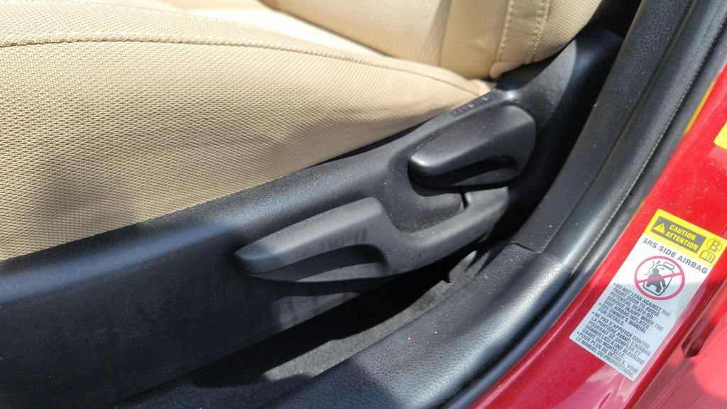 Used 2014 Toyota Corolla LE FWD image 16
