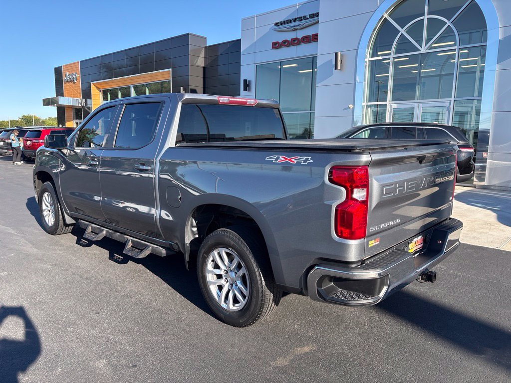 Used 2022 Chevrolet Silverado 1500 LT AWD/4WD image 3