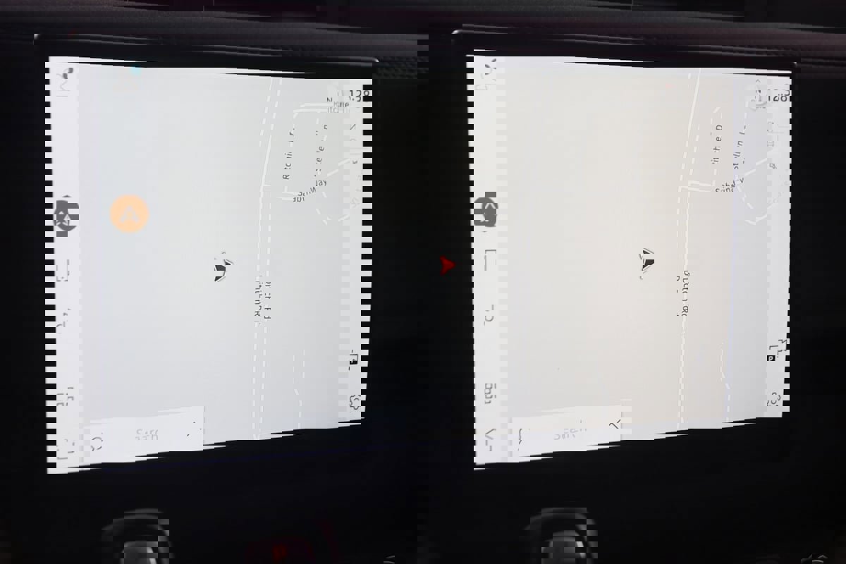 Used 2022 Land Rover Defender 110 SE image 8