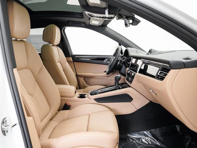 Certified 2025 Porsche Macan image 25