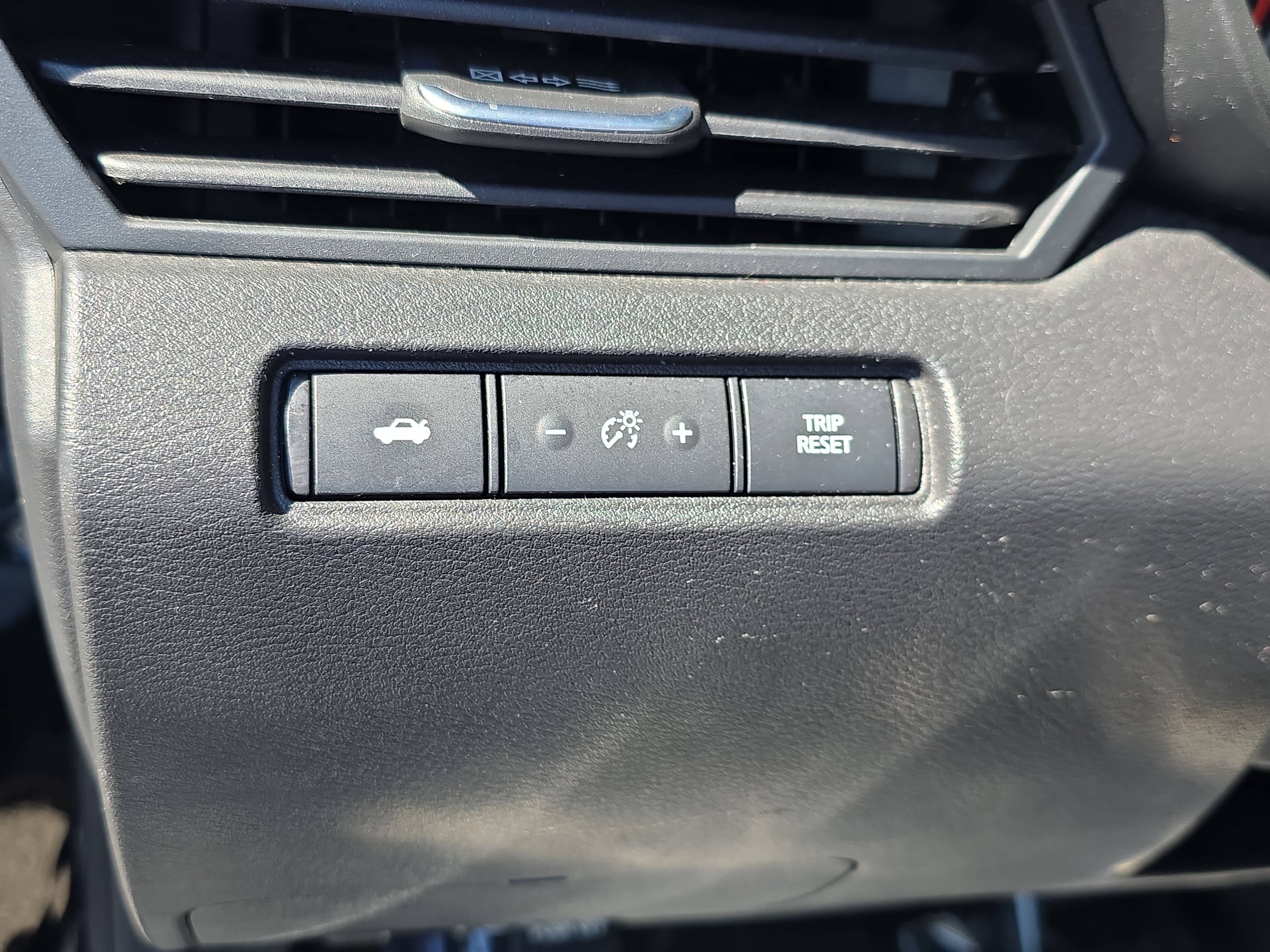 Used 2025 Nissan Altima 2.5 SV FWD image 23