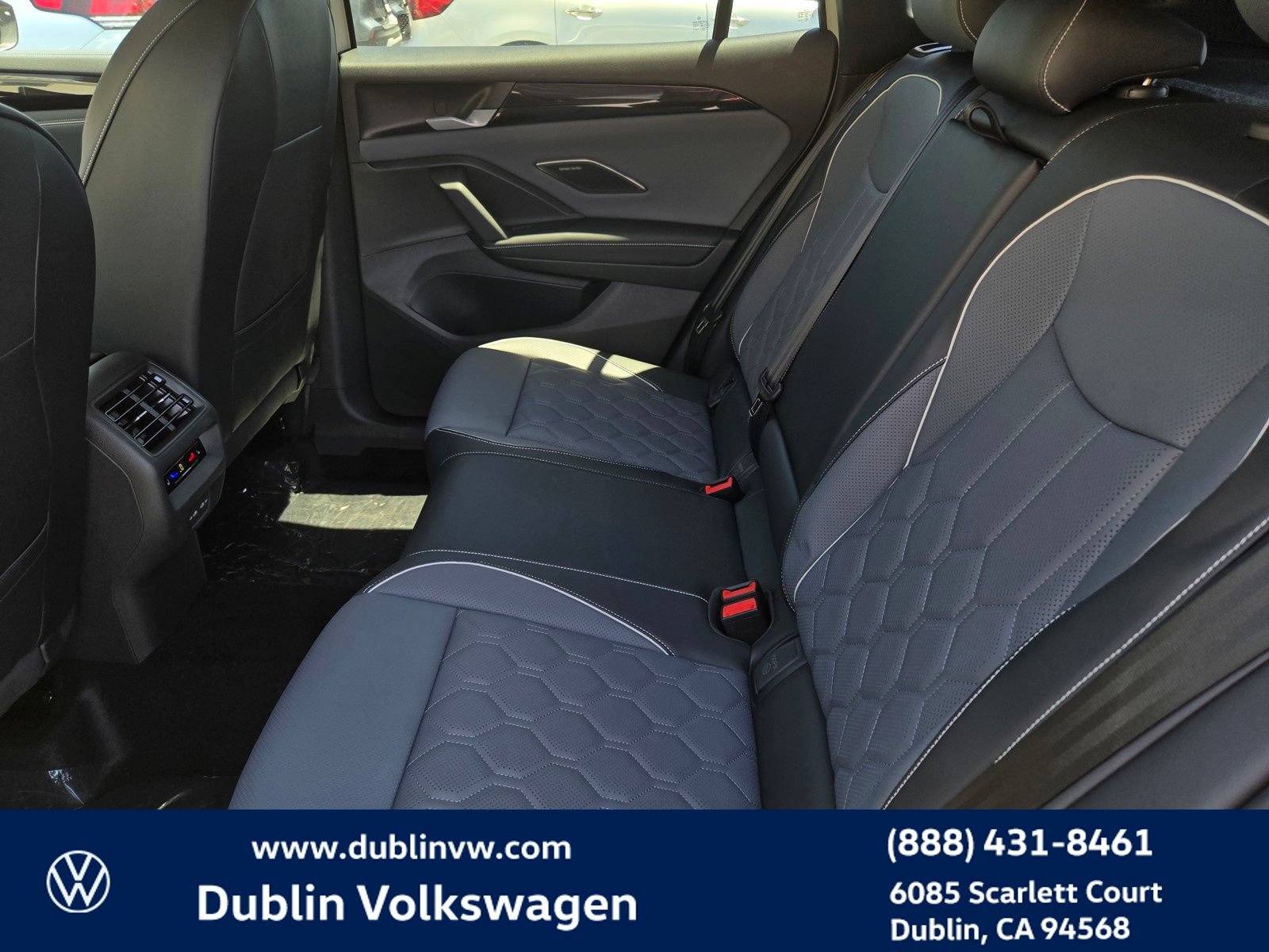 New 2026 Volkswagen Tiguan SEL R-Line AWD/4WD image 10