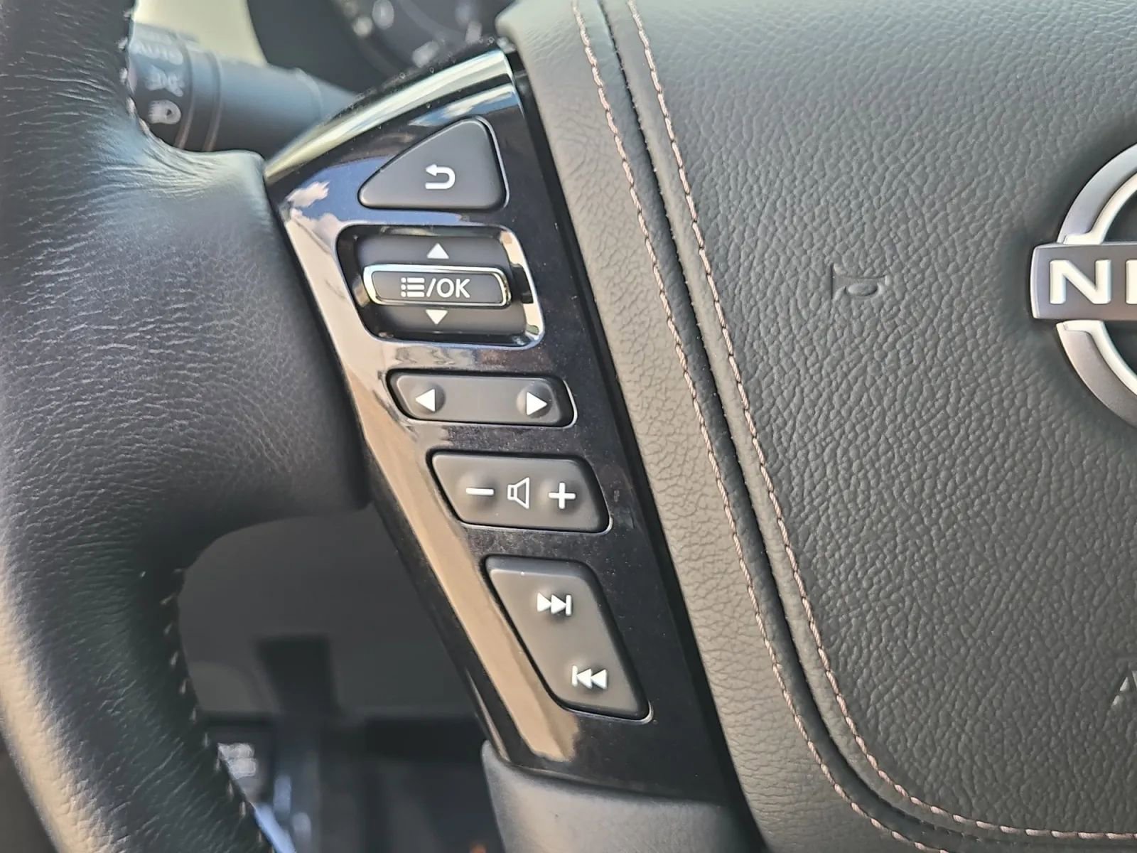 Used 2023 Nissan Armada Platinum RWD image 23