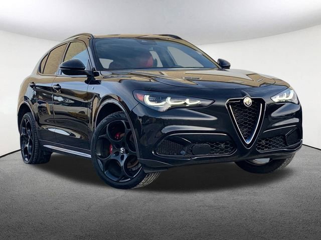 Used 2024 Alfa Romeo Stelvio Ti w/ Performance Driving Package AWD/4WD image 2