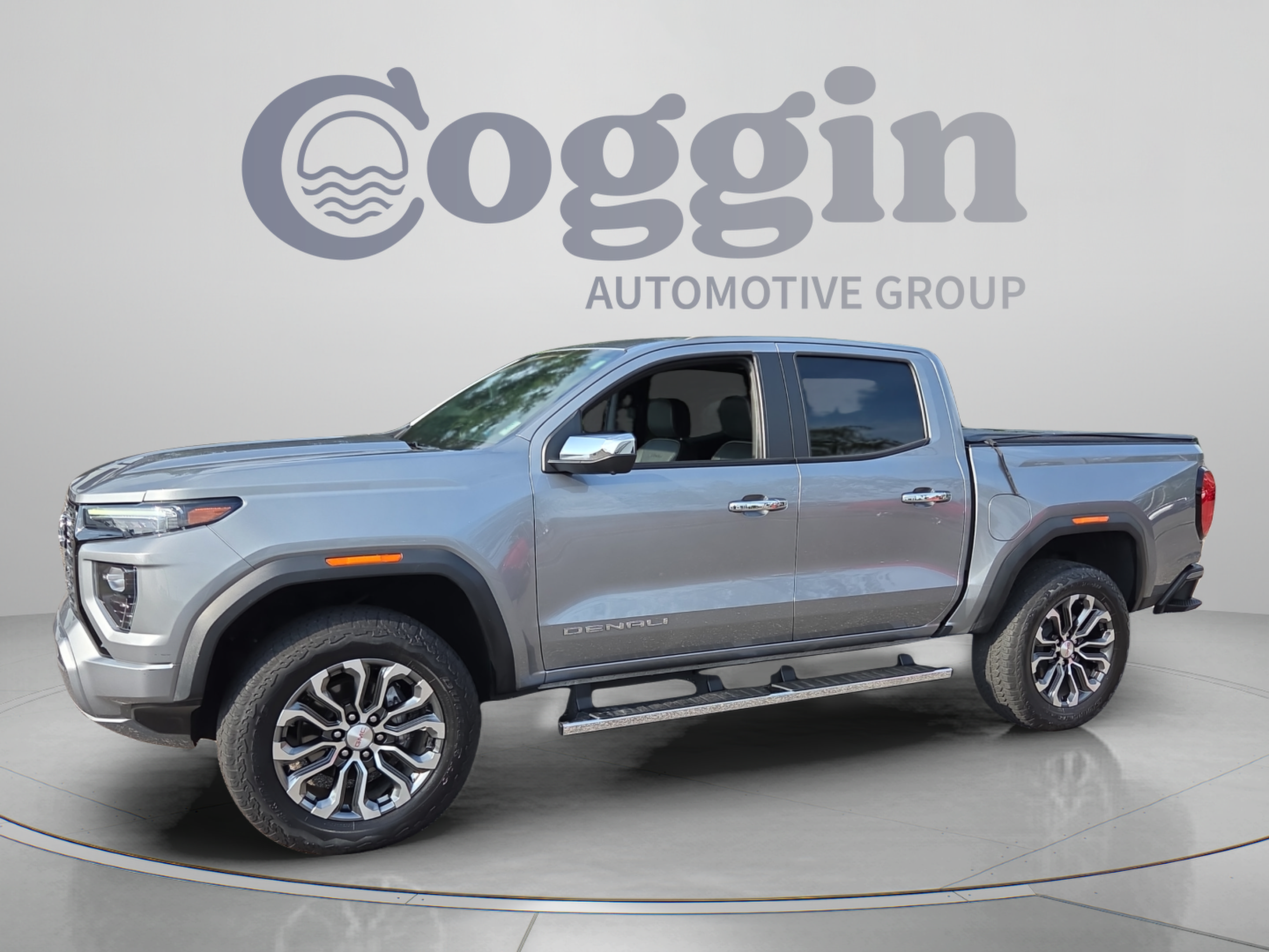 Used 2023 GMC Canyon Denali AWD/4WD image 1