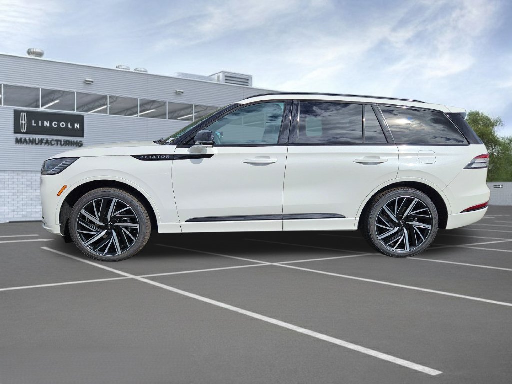 New 2026 Lincoln Aviator Black Label w/ Jet Appearance Package AWD/4WD image 2
