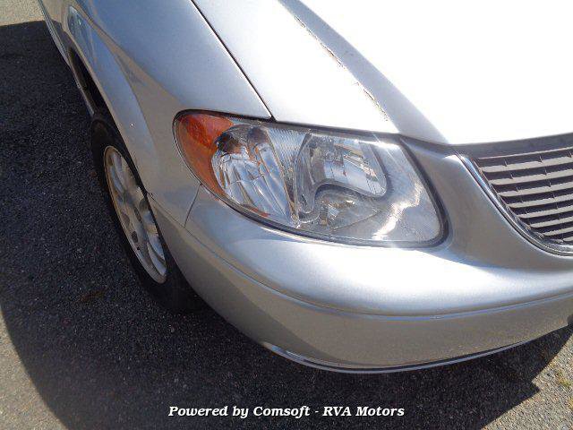 Used 2003 Chrysler Town & Country LX image 23