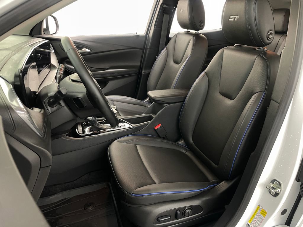 Certified 2026 Buick Encore GX Sport Touring w/ Advanced Technology Package FWD image 7