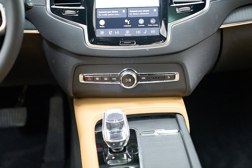 Certified 2024 Volvo XC90 T8 Ultimate AWD/4WD image 30