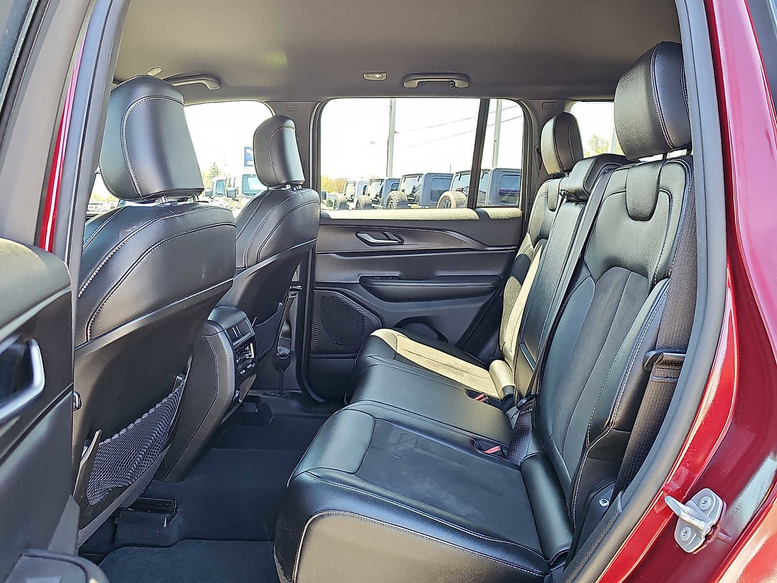 Used 2023 Jeep Grand Cherokee Altitude AWD/4WD image 10