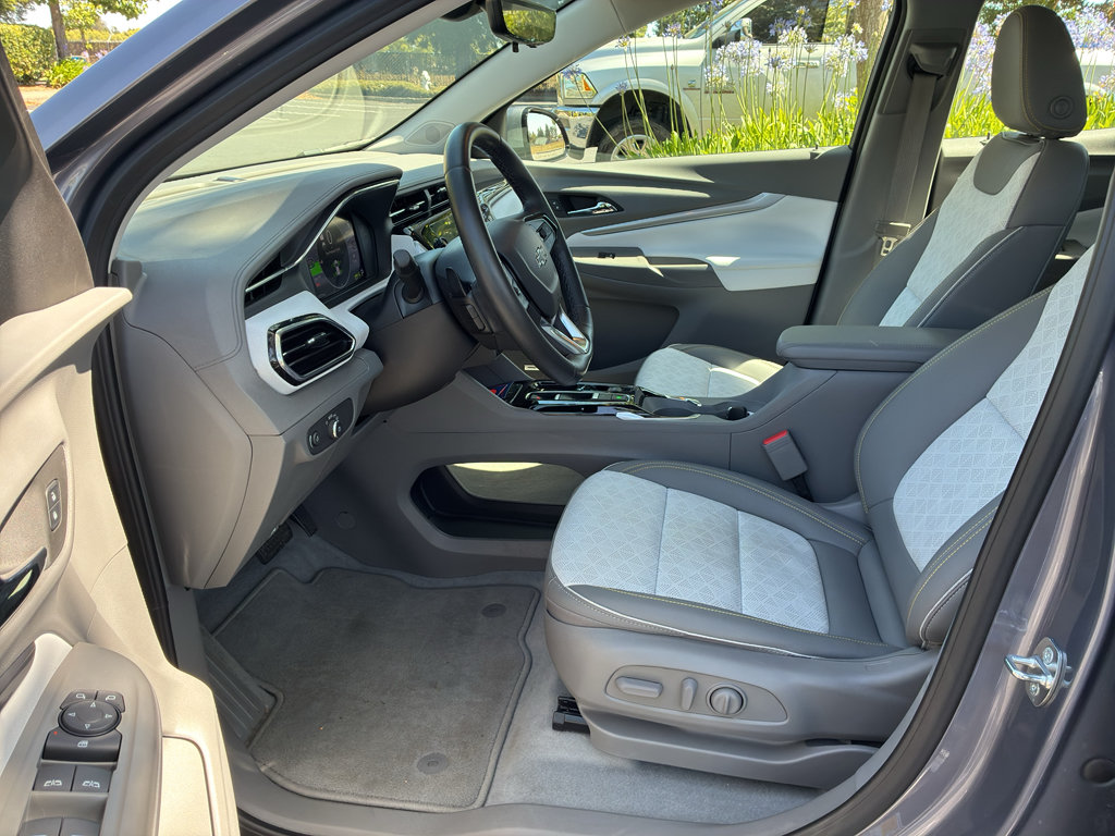 Used 2023 Chevrolet Bolt EUV Premier w/ Sun & Sound Package FWD image 15