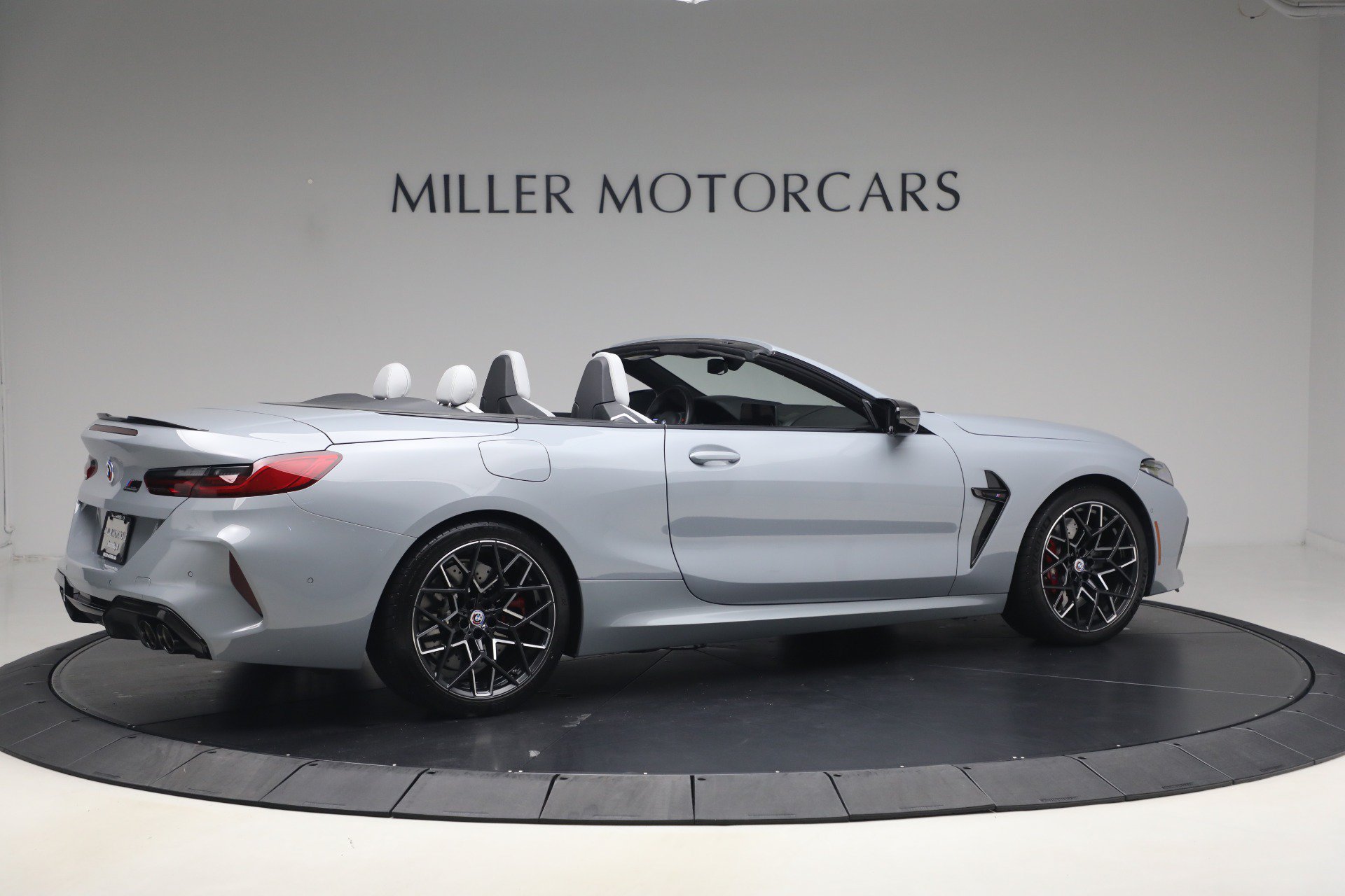 Used 2023 BMW M8 Competition w/ M Carbon Exterior Package AWD/4WD image 8