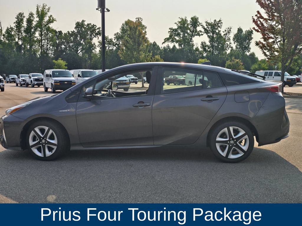 Used 2017 Toyota Prius Four Touring FWD image 4