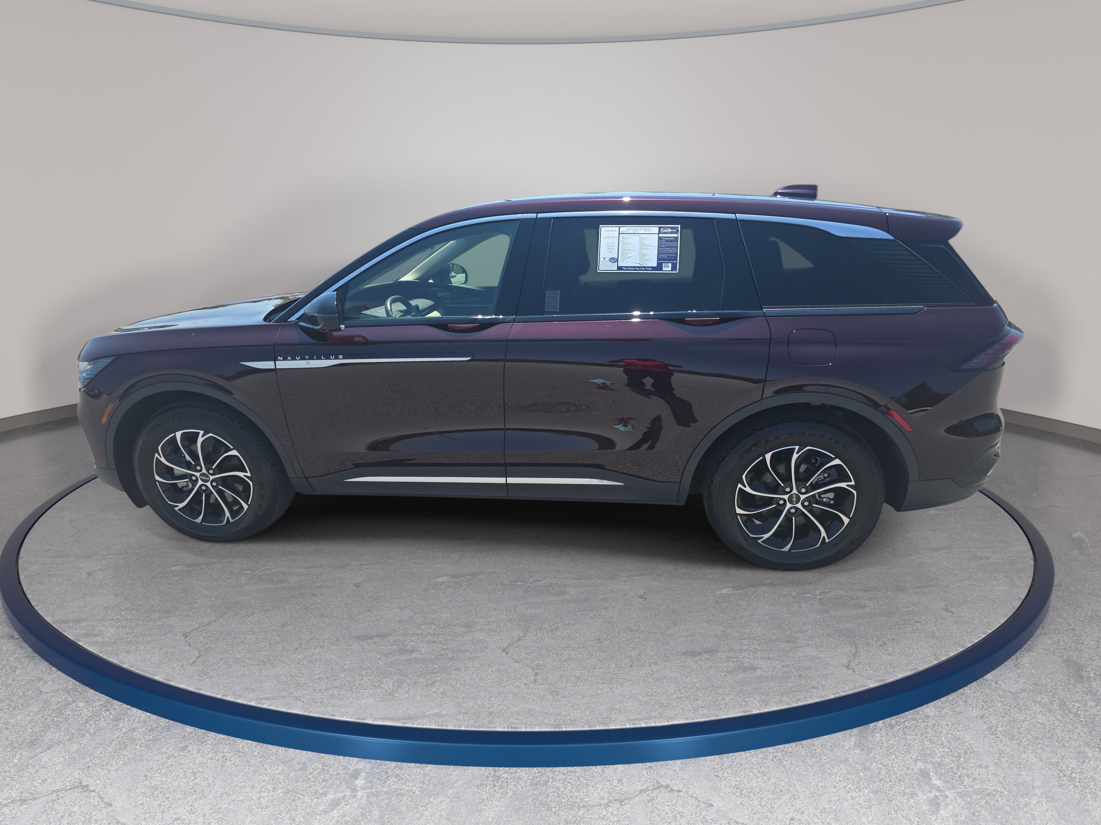 Certified 2025 Lincoln Nautilus Premier AWD/4WD image 8