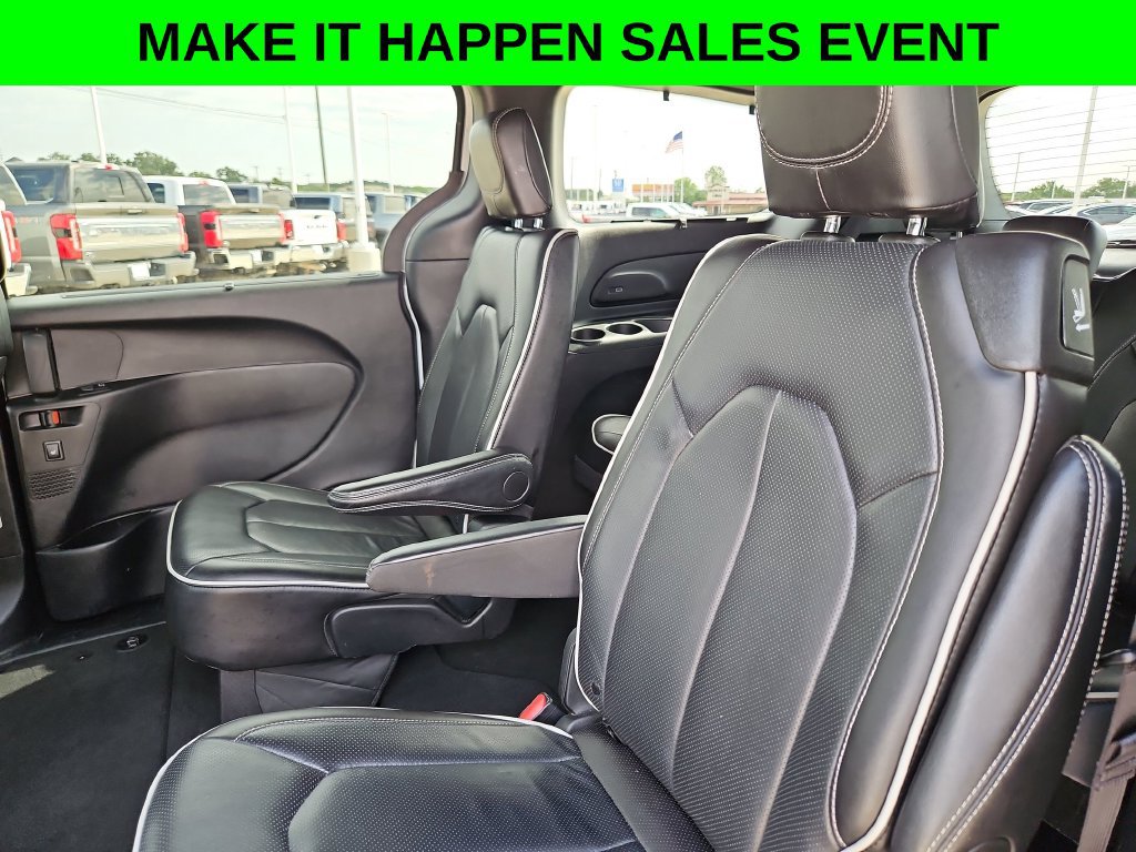Used 2025 Chrysler Pacifica Limited FWD image 15