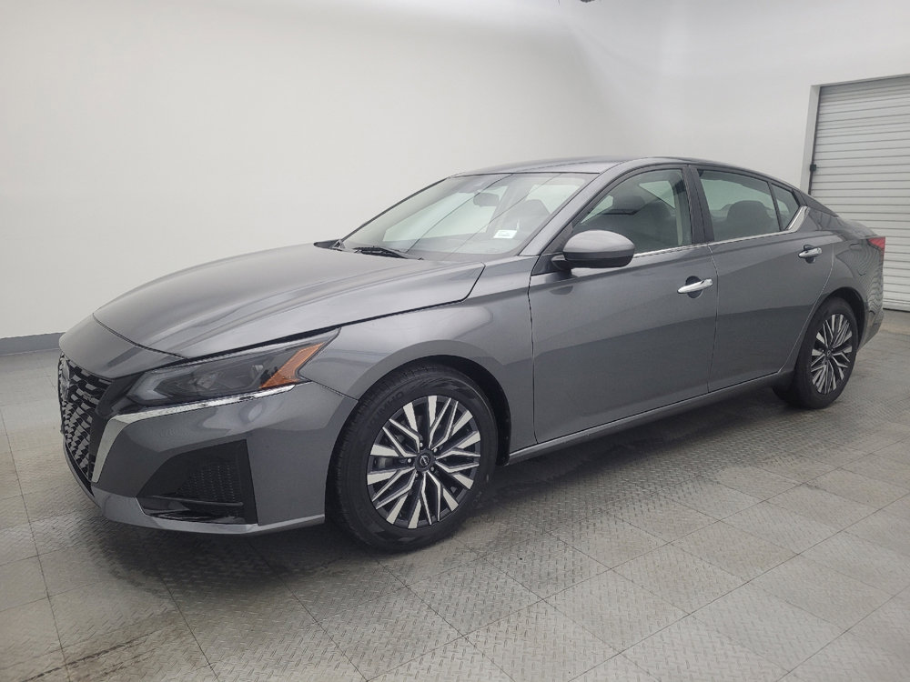 Used 2023 Nissan Altima 2.5 SV image 2
