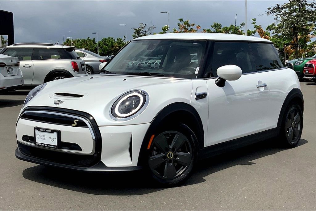 Certified 2024 MINI Cooper SE image 3