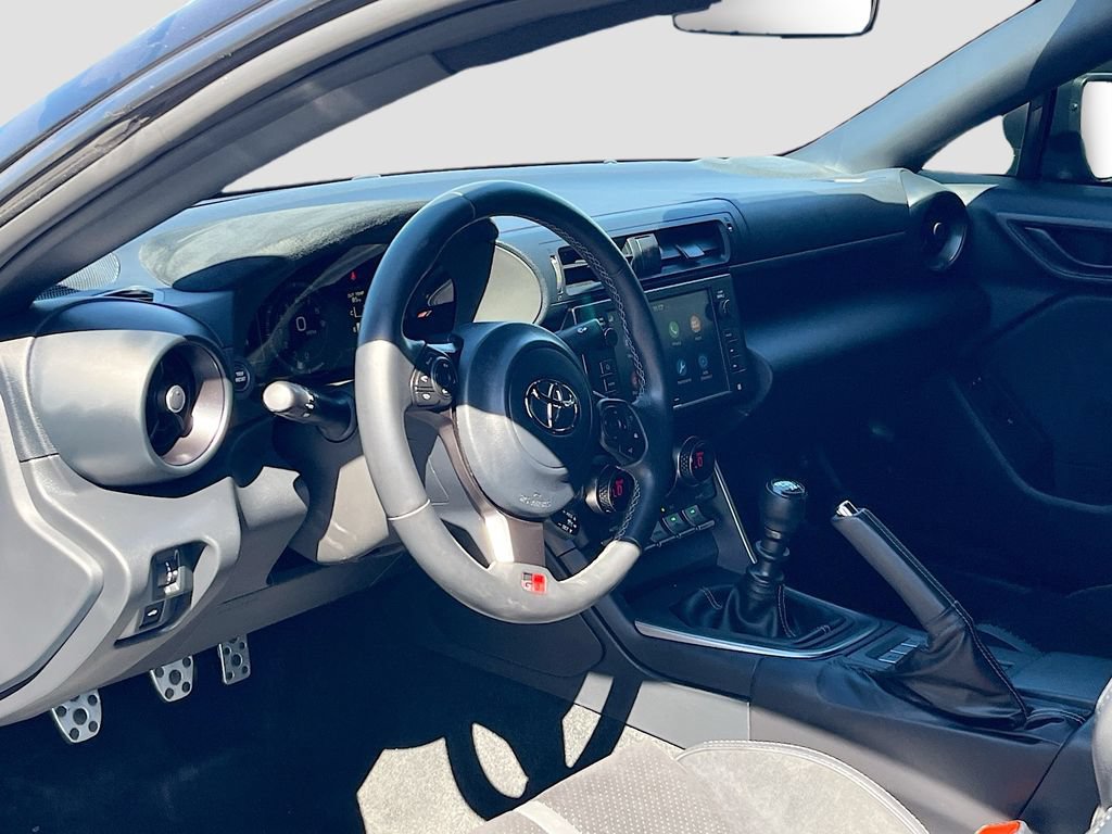 Used 2025 Toyota GR86 Premium w/ ALL Weather Mat Package (TMS) RWD image 9