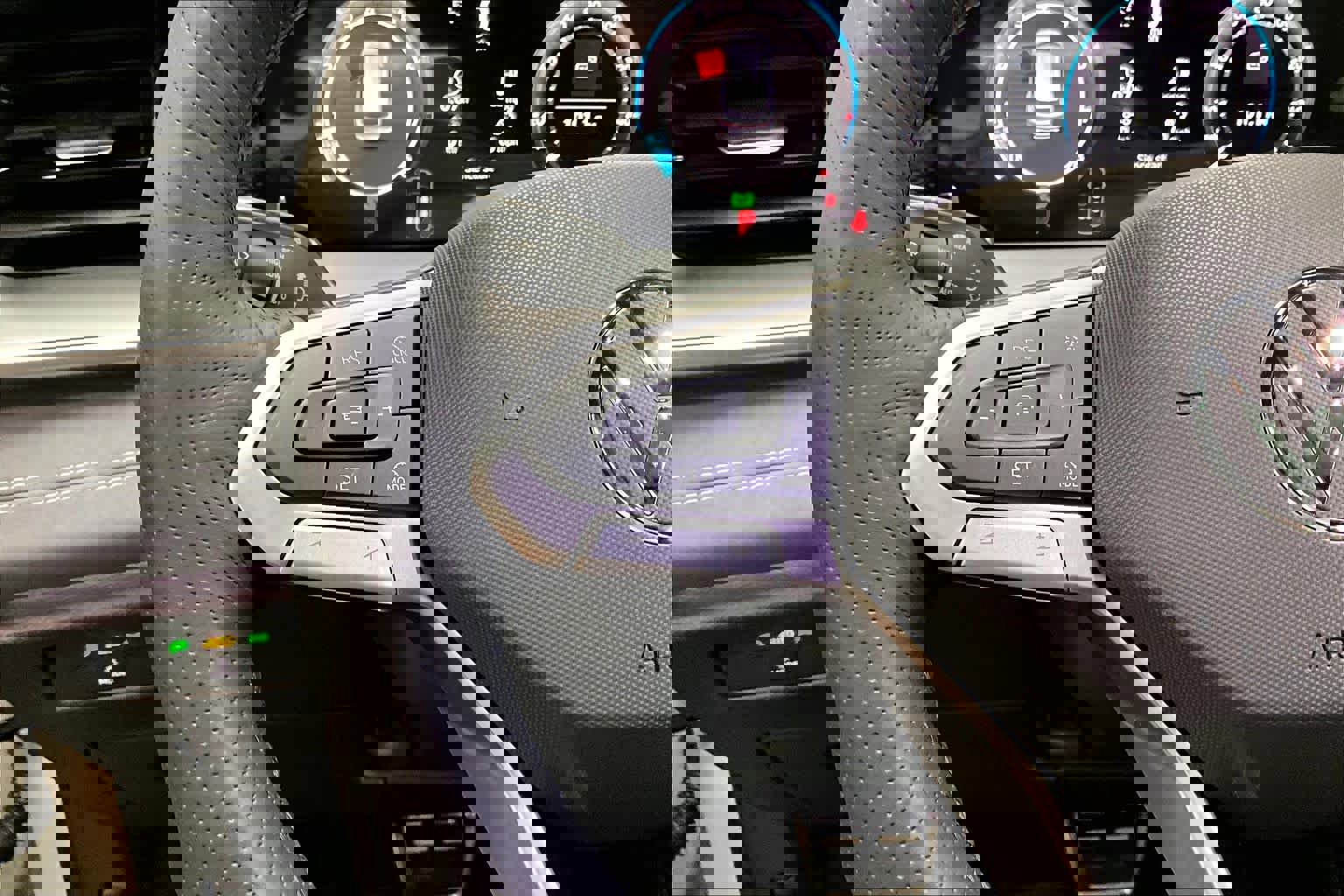 New 2026 Volkswagen Tiguan SE R-Line image 17