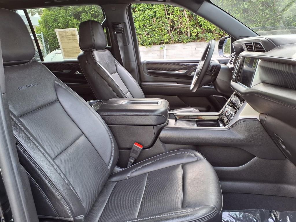 Used 2023 GMC Yukon XL Denali image 6