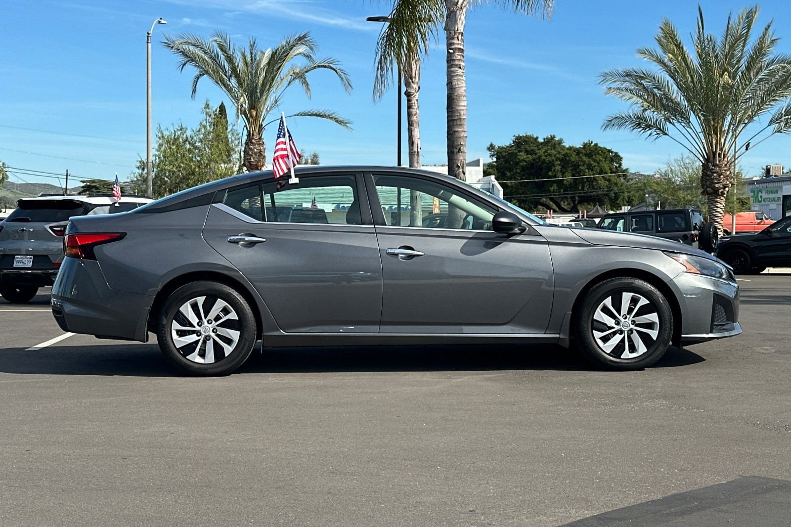 Used 2025 Nissan Altima 2.5 S FWD image 3